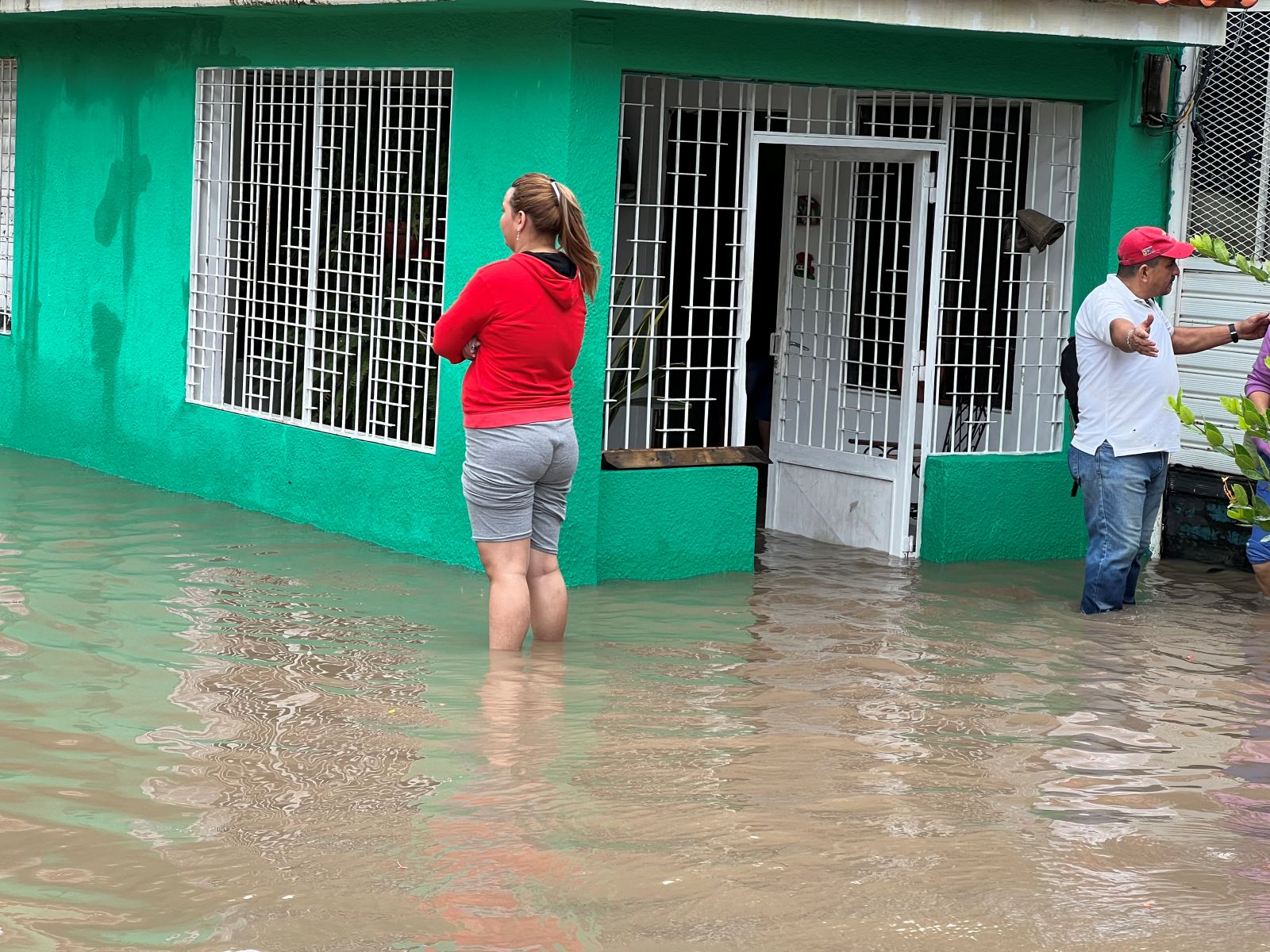 Cerca de 200 familias afectadas por desborde del caño en La Muralla