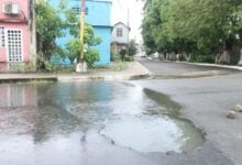 Más de 30 familias de La Manga sufren por desborde de cloacas en sus hogares