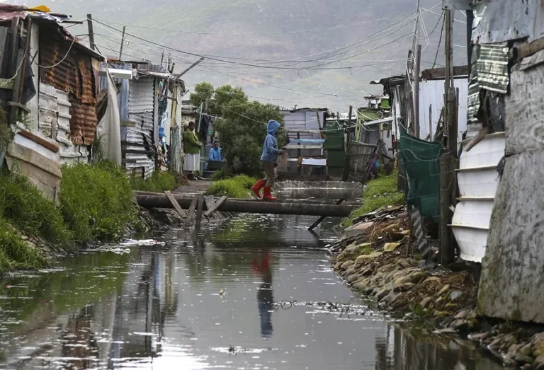 Sudáfrica: 78 muertos por inundaciones en provincia de Cabo Oriental