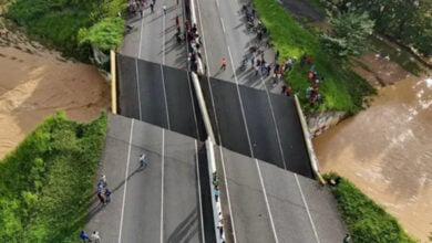 Colapsó el puente La Trinidad en Portuguesa tras fuertes lluvias