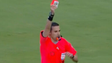 Mundial de Clubes: árbitro mexicano se vuelve viral por mostrar objeto personal en medio de una roja
