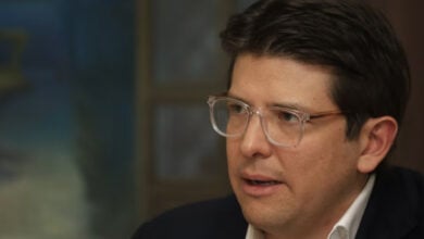 Senador Uribe Turbay experimenta mejoría y se reduce su estado crítico, según parte médico