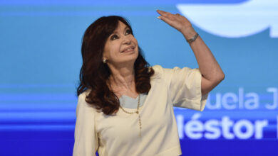 Justicia aclara que Cristina Fernández sí puede salir al balcón durante su detención