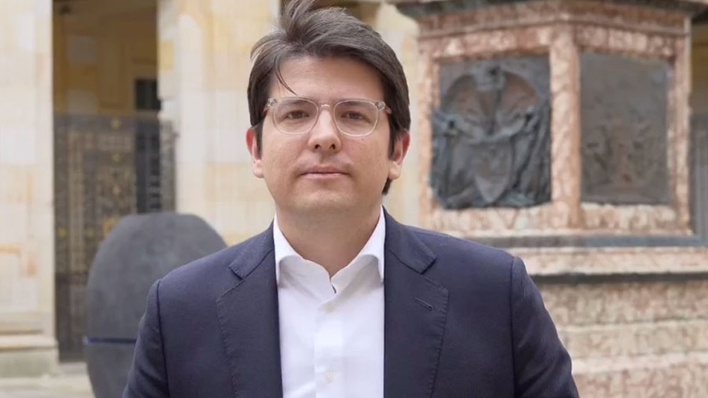 Senador Miguel Uribe Turbay es sometido a nueva cirugía y sigue en estado crítico con tendencia estable