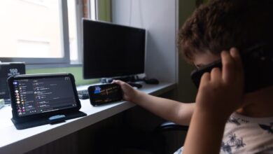 El uso excesivo de pantallas lleva a los niños a necesitarlas aún más