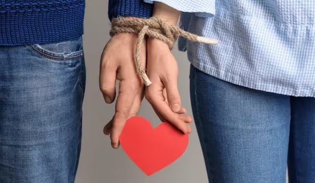 Una relación tóxica te lleva a tener más riesgo de tener problemas cardíacos, según cardiólogo