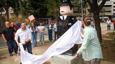 Develan escultura de Armando Velutini en homenaje al Dr. José Gregorio Hernández