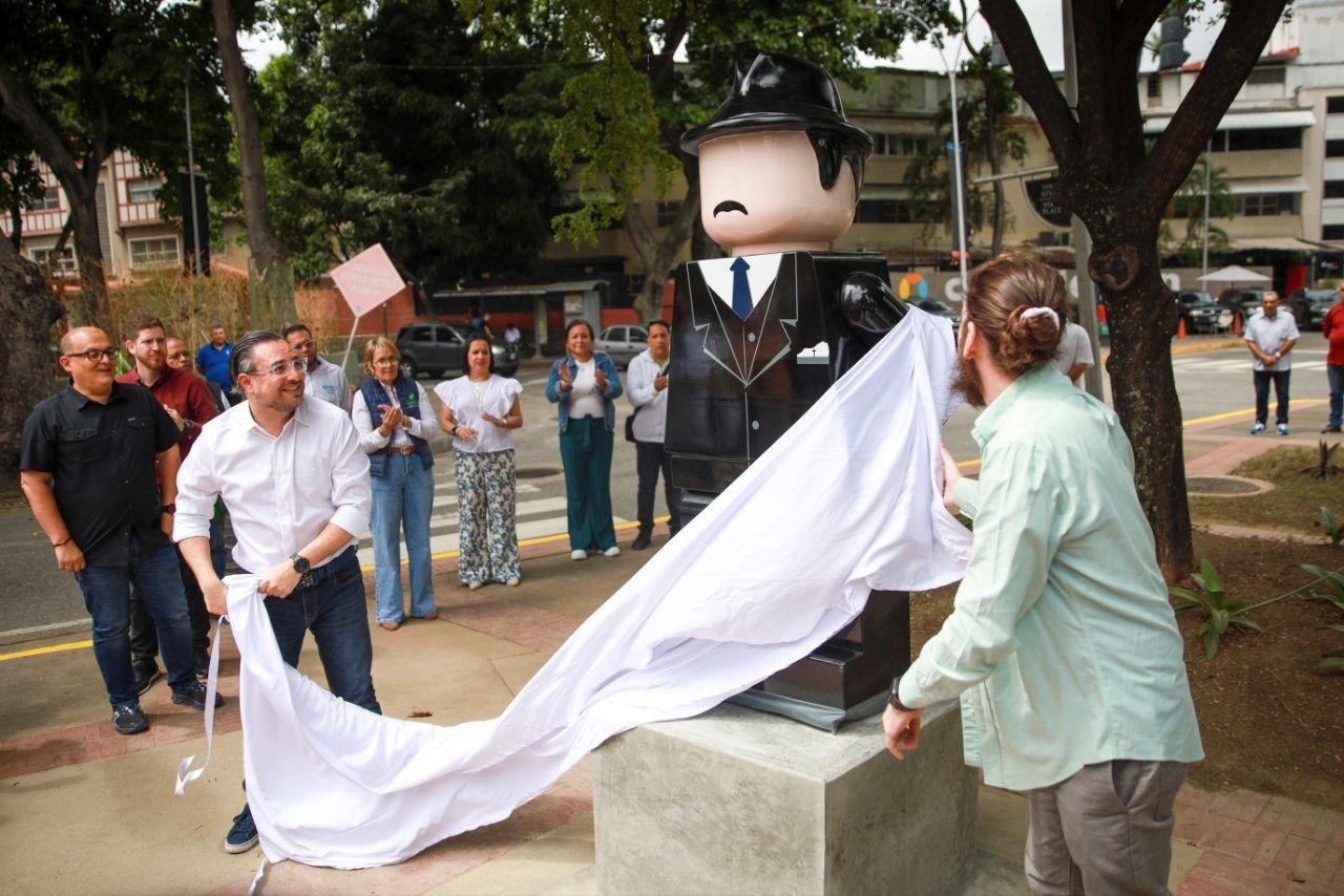 Develan escultura de Armando Velutini en homenaje al Dr. José Gregorio Hernández