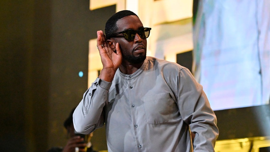 La exnovia de Sean "Diddy" Combs llora en el estrado al describir maratones sexuales