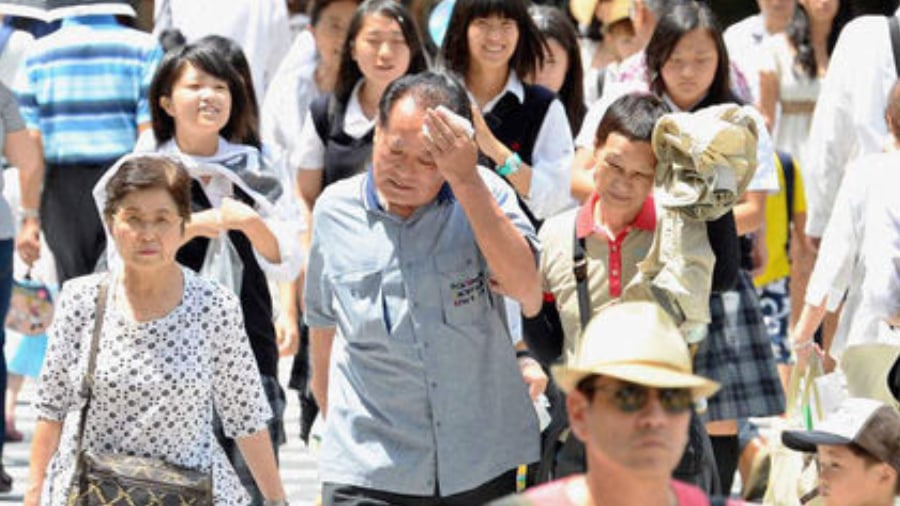 La Agencia Meteorológica de Japón activó la alerta para las prefecturas de Ibaraki, Chiba, Wakayama, Kagoshima y Okinawa, en las que se desaconseja a la población salir al exterior en horas centrales del día y uso de aire acondicionado