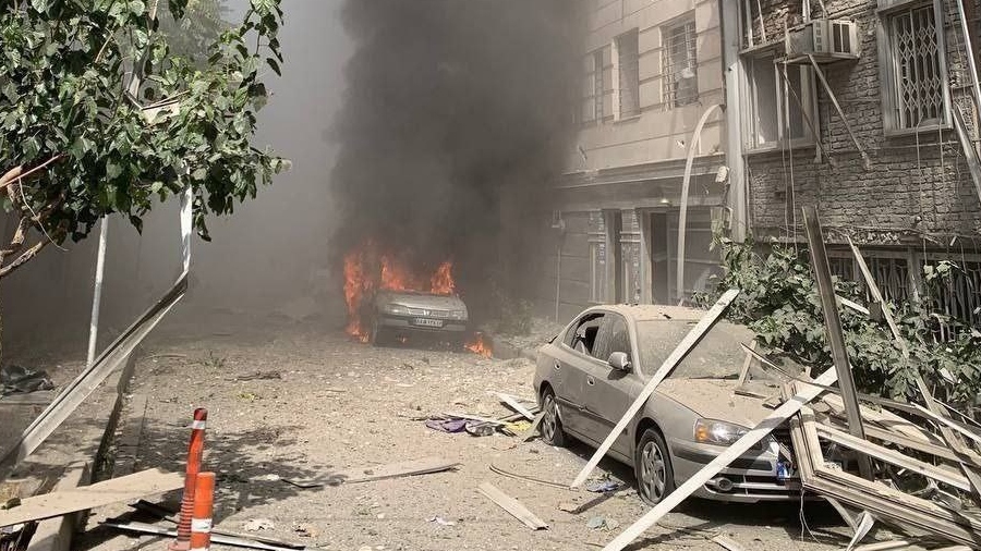 Reportan que Israel detonó vehículos bomba en Teherán