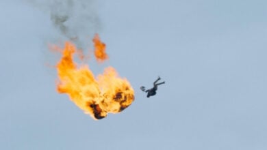 Tom Cruise obtiene un récord Guinness por una acrobacia "en llamas"