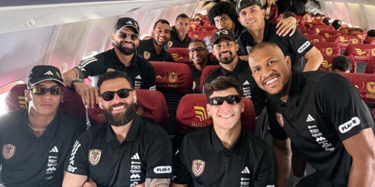 ¡Banderazo Vinotinto! Así reciben los fanáticos a la selección de Venezuela en Montevideo