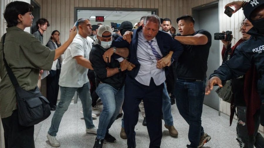 (+Video) El contralor de Nueva York y candidato a alcalde es detenido por agentes de inmigración