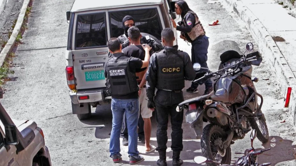Funcionario del Cicpc muere aplastado por un árbol