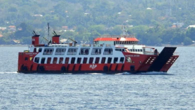 Ferry con 65 personas a bordo se hunde en Indonesia: reportan al menos dos muertos y 43 desaparecidos
