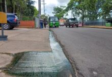 Maturinéses denuncian desborde de aguas negras en la avenida Bicentenario