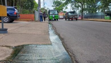 Maturinéses denuncian desborde de aguas negras en la avenida Bicentenario