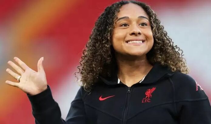 Olivia Smith, la futbolista «más cara» de la historia