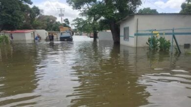 Crecida del río Orinoco en el Amazonas mantiene a casi mil personas en refugios