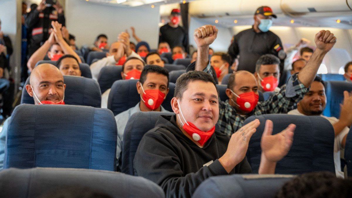Arribaron al país 210 venezolanos en un vuelo proveniente de EE.UU.