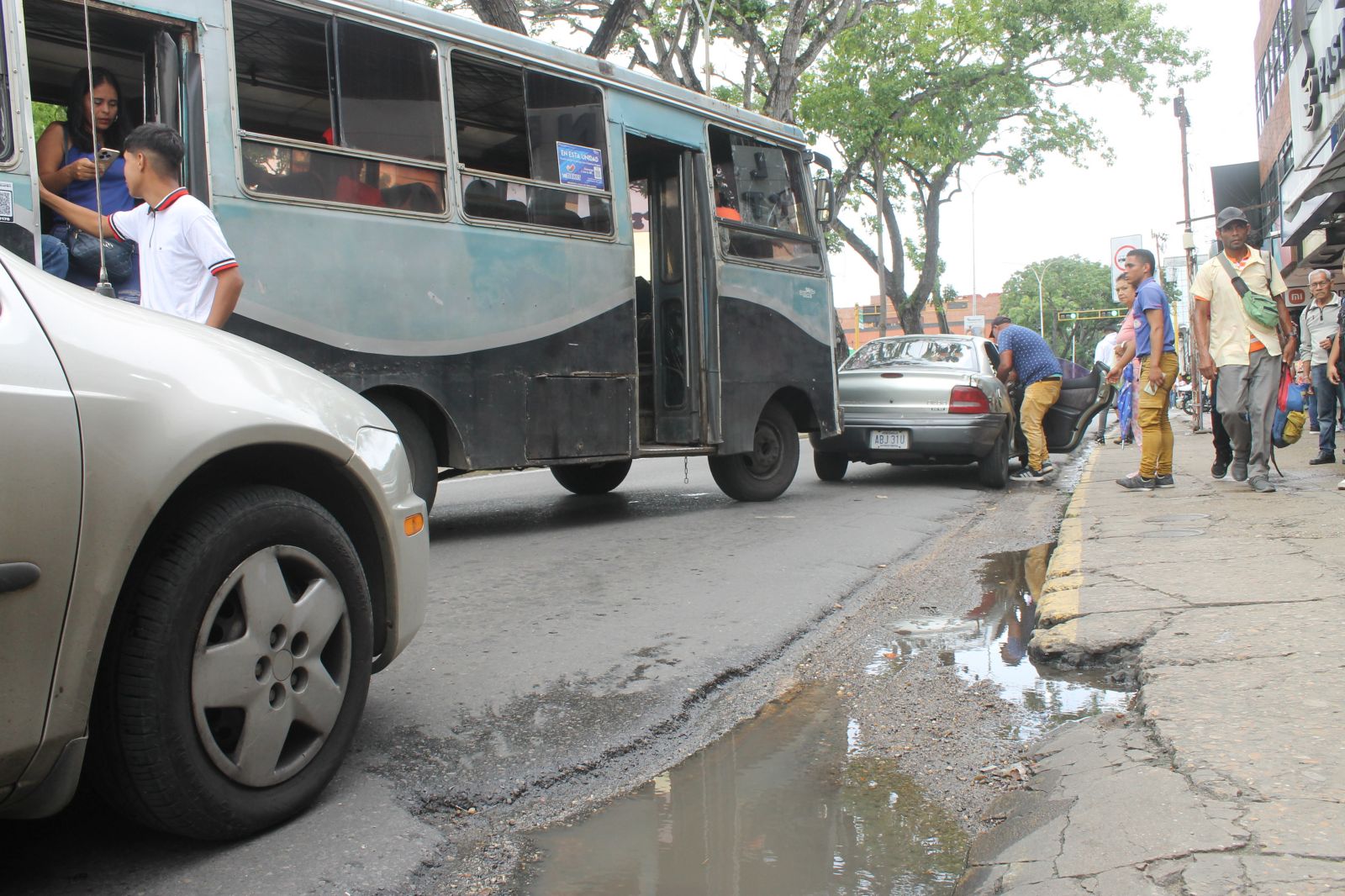 Huecos y baches invaden las calles y avenidas del municipio Maturín