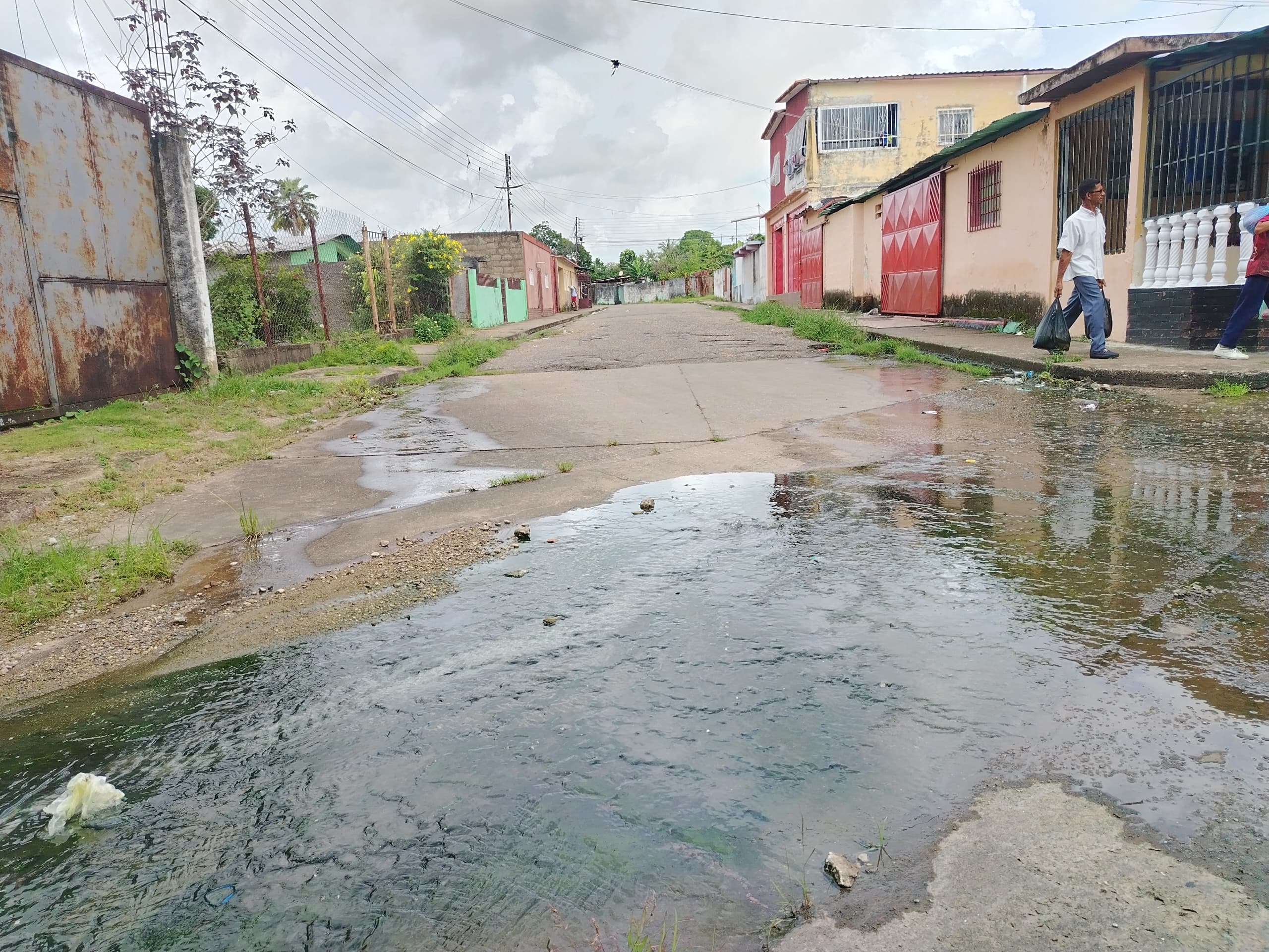 Vecinos del sector Raúl Leoni en Boquerón claman por servicios básicos eficientes.