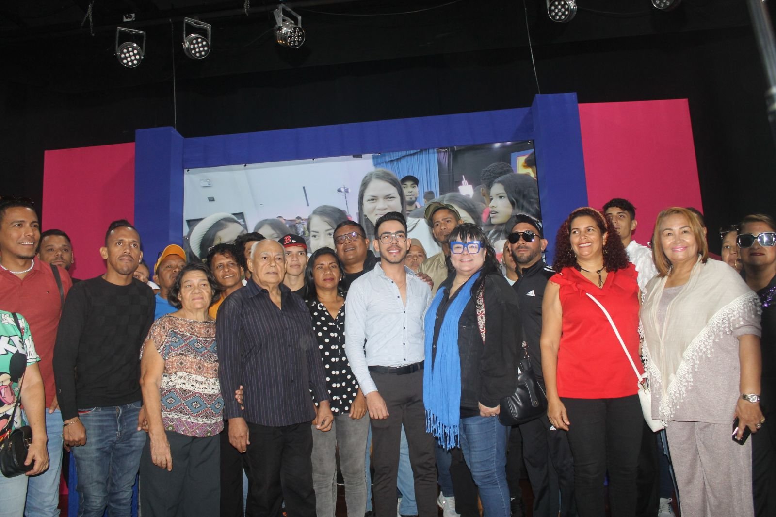 El gremio artístico-cultural dan su respaldo a la candidata Ana Fuentes