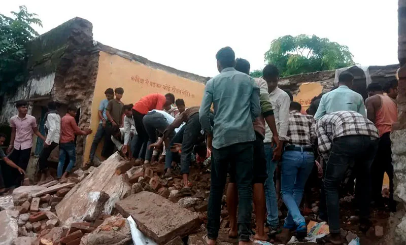 Siete niños pierden la vida en el derrumbe de una escuela en India