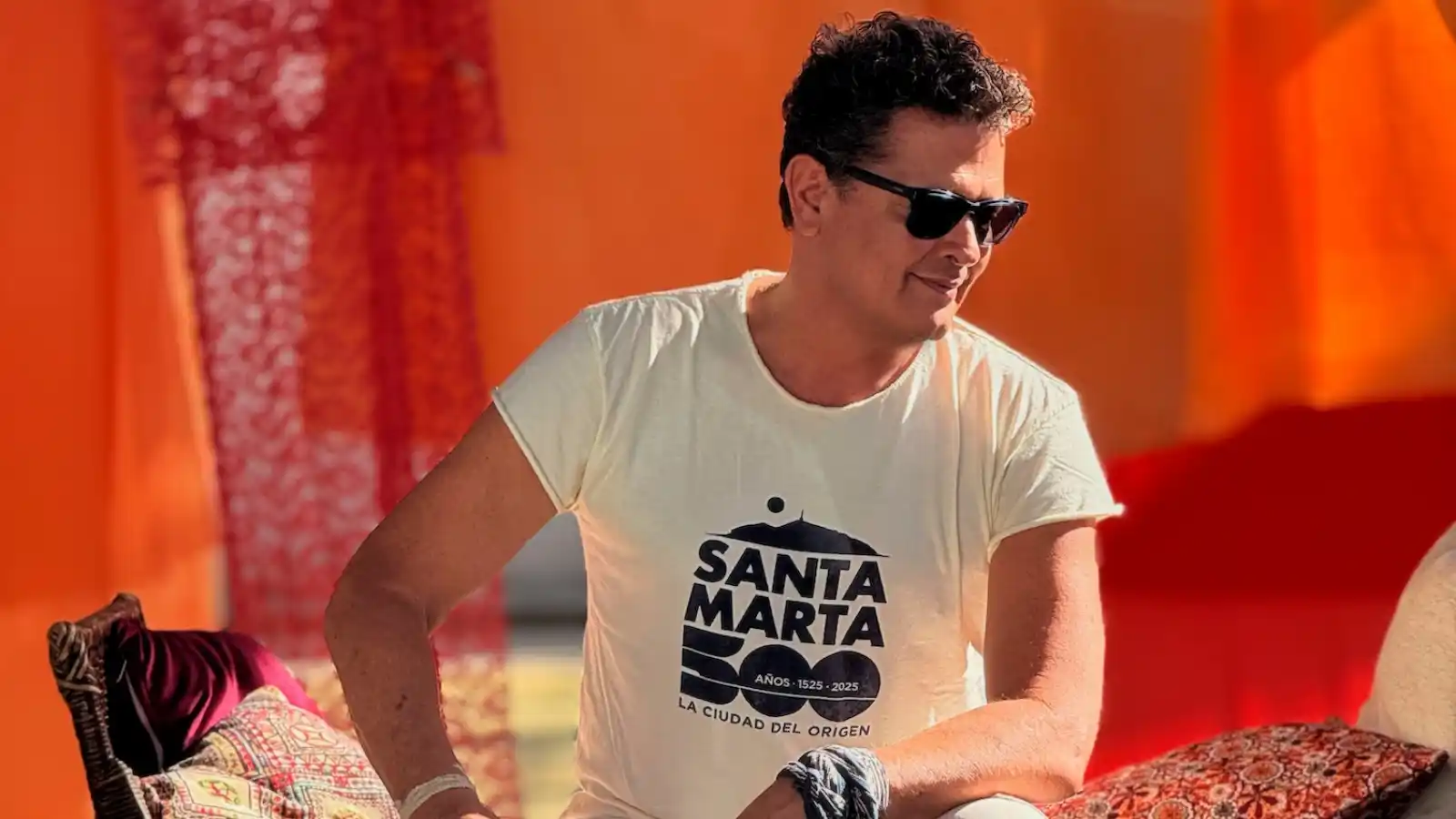 Carlos Vives relanza "La Tierra del Olvido" a 30 años de su estreno