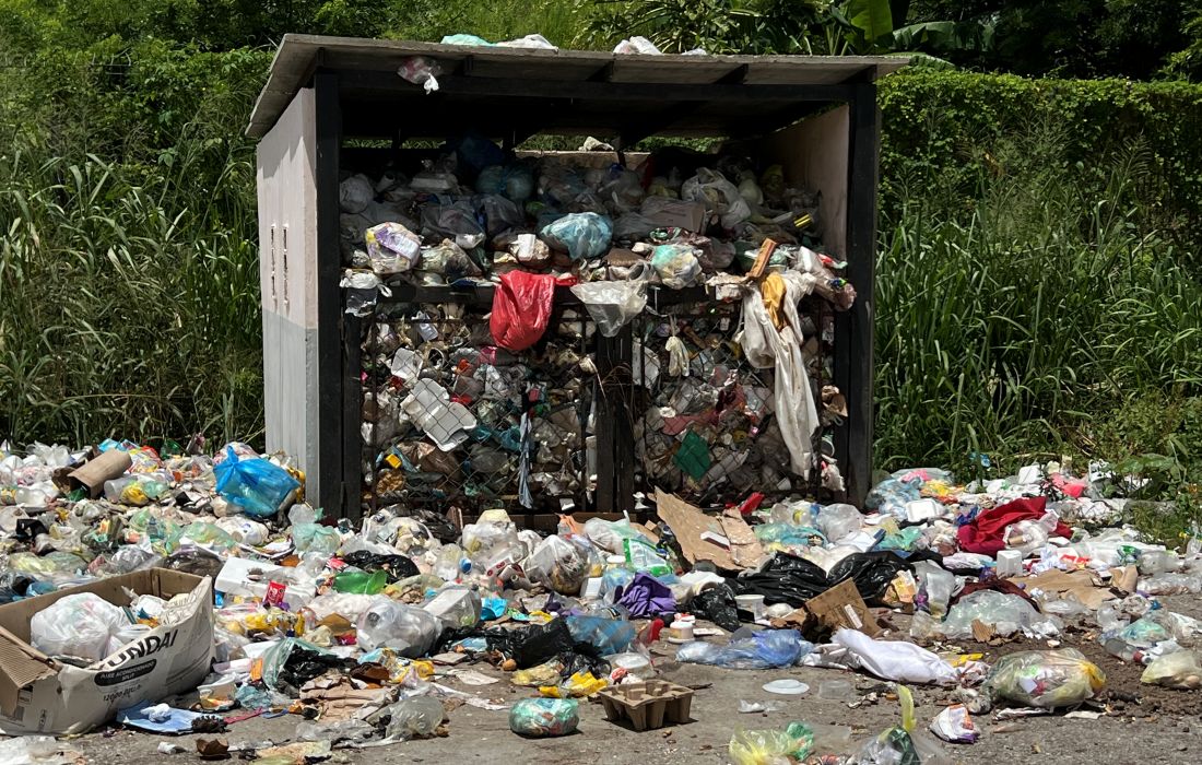 Denuncian tres semanas de acumulación de basura en Los Iraníes