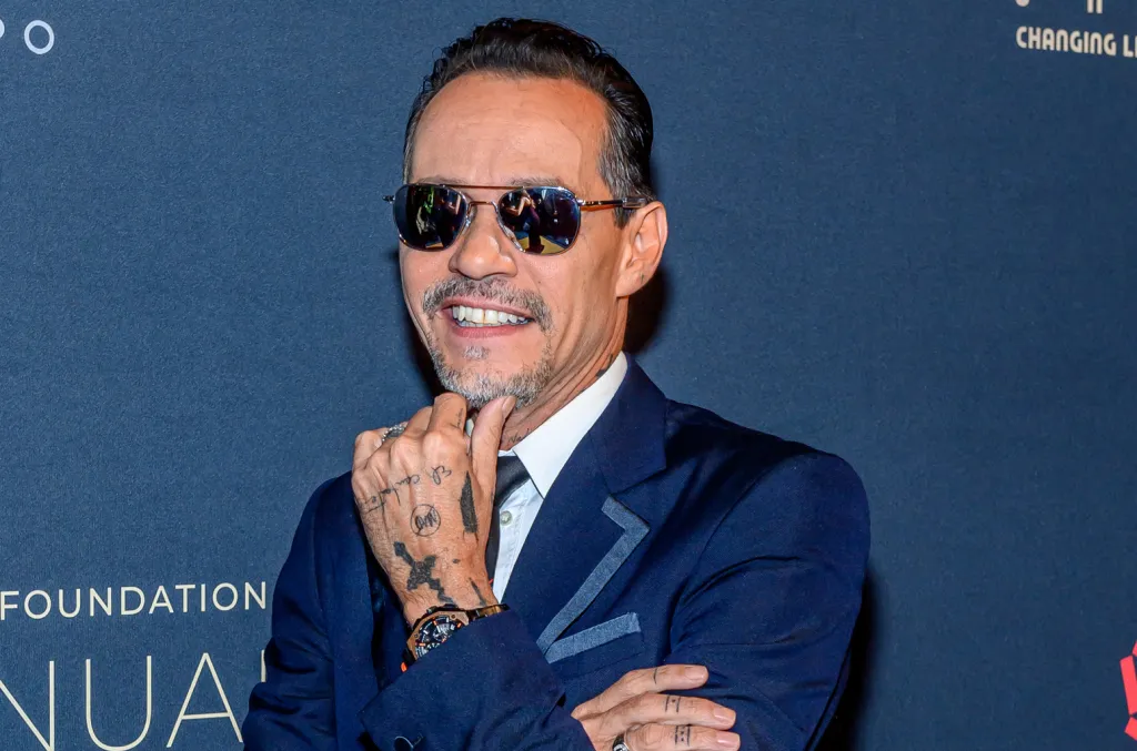 Acusan a Marc Anthony de presentarse borracho en España