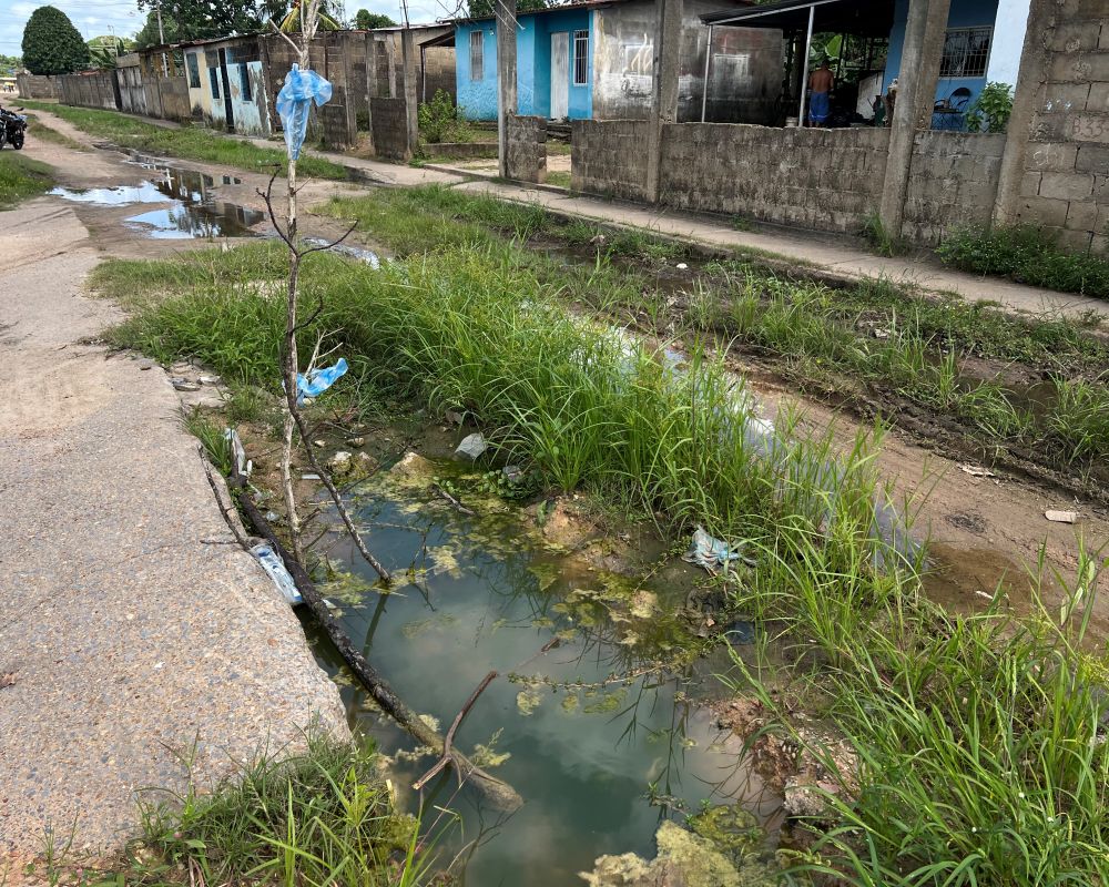 Vecinos del sector 5 de Sabana Grande se quejan por la critica condición de la carrera V