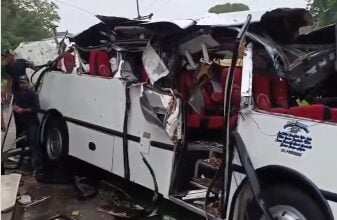 Tres personas fallecieron tras caída de un árbol sobre una unidad de transporte en Táchira