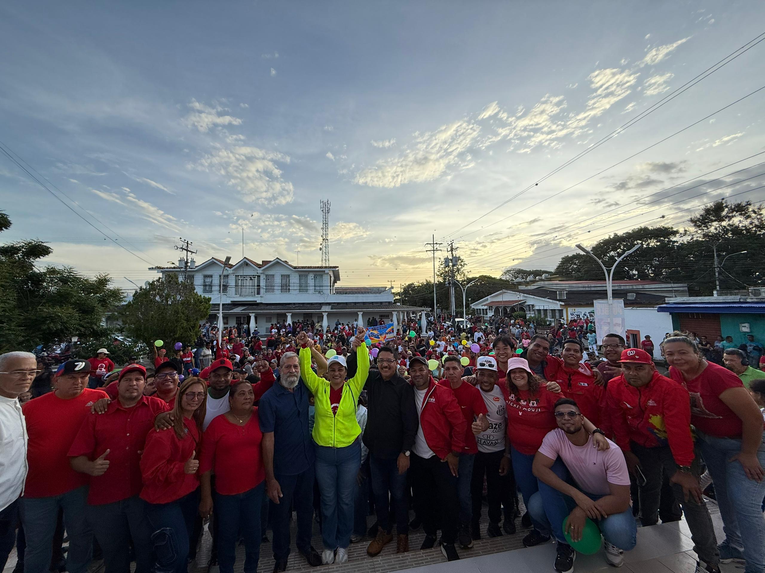 Piar se desbordó en el inicio de campaña en apoyo a "la candidata del amor" Mariángelys Tillero