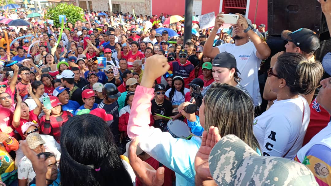 Pueblo de Acosta desbordó las calles en apoyo a María Gabriela Villarroel a la alcaldía