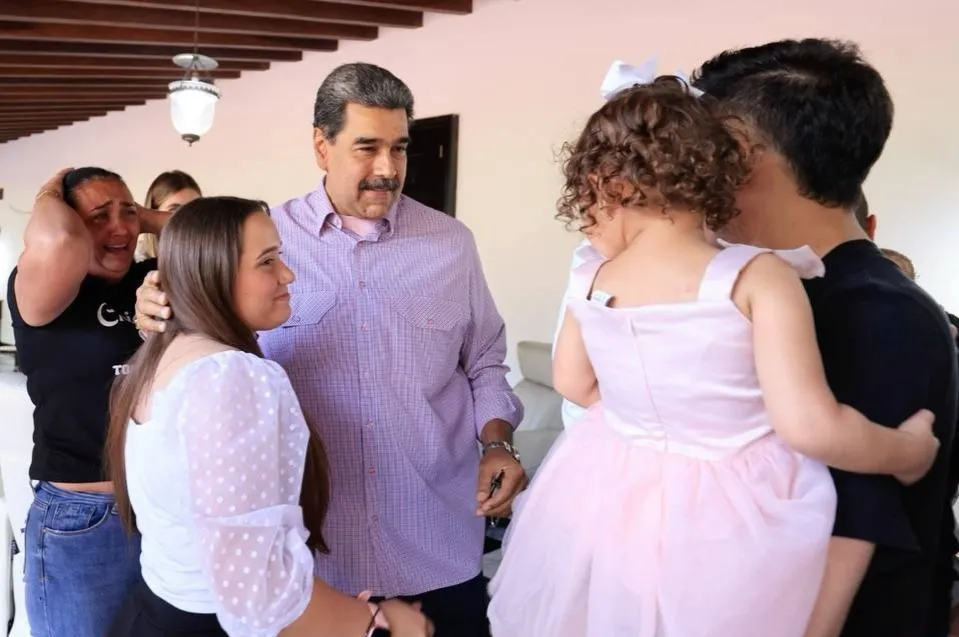 Presidente Maduro acompaña reencuentro de Maiker Espinoza con su hija Maikelys