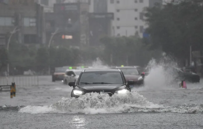 Más de 660.000 personas son evacuadas en sur de China por tifón Wipha