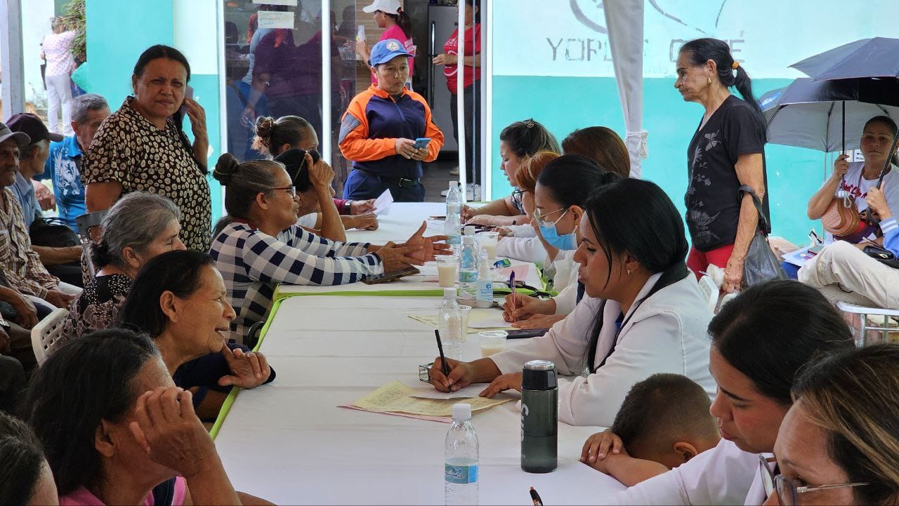 Brindan atención médica a más de 150 adultos mayores