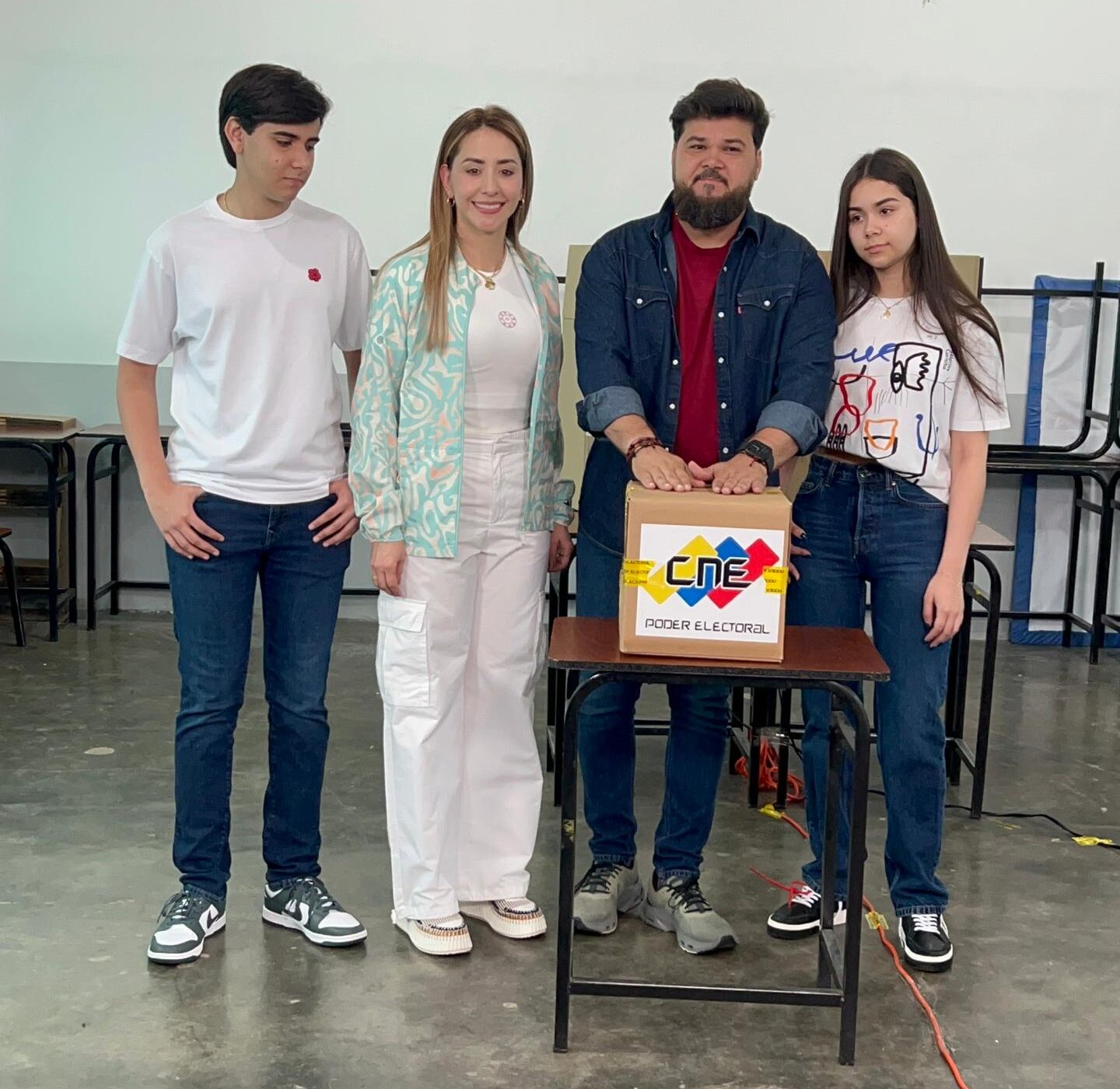 Gobernador Luna ejerció su derecho al voto en los comicios Municipales y Consulta Popular