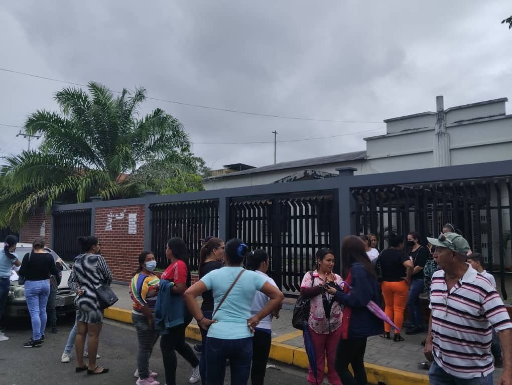 Escuela Vicente Salías en completo deterioro: Padres exigen soluciones antes del regreso a clase