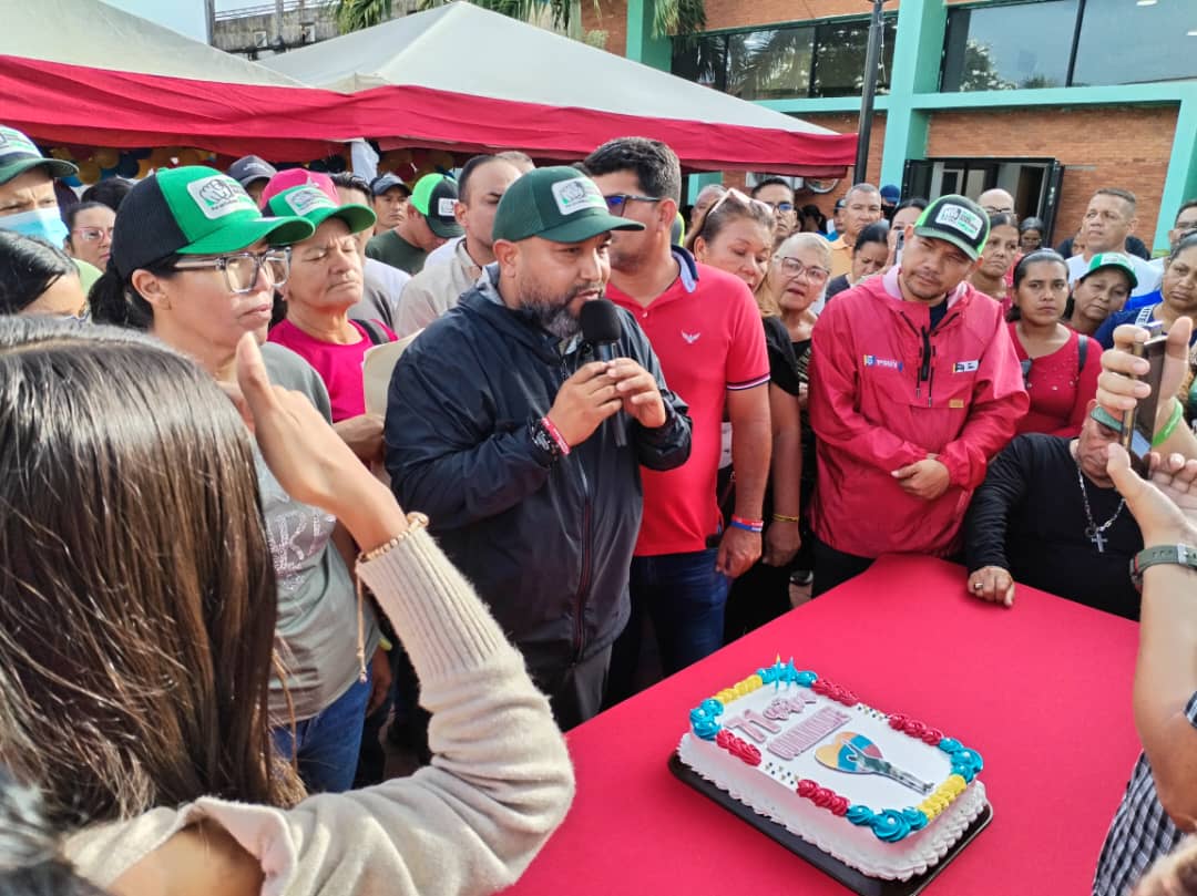 Cedeño rinde homenaje a Hugo Chávez en su natalicio