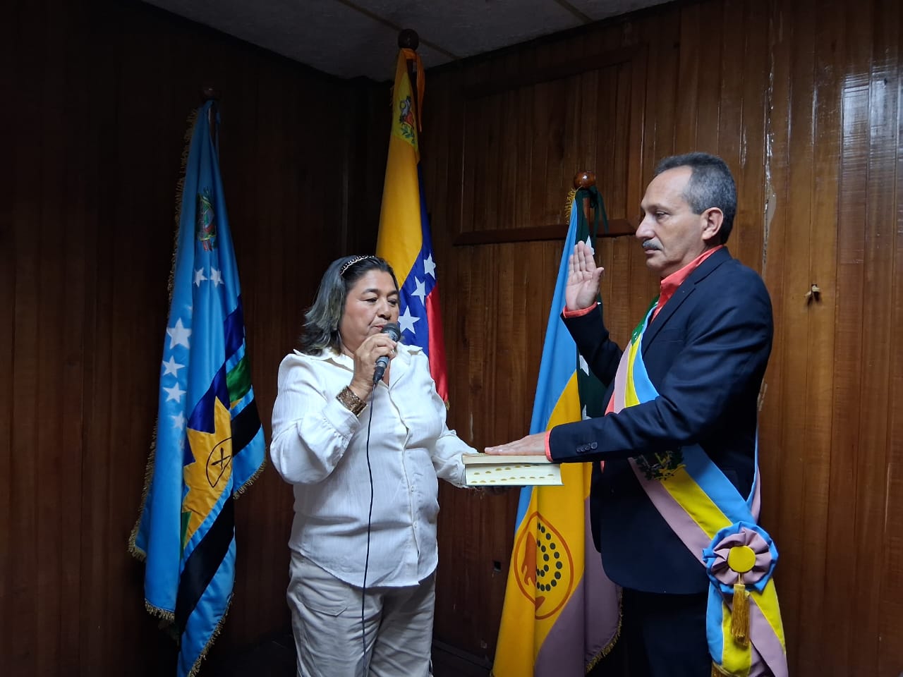 Reelecto y juramentado: Jesús 'Chuo' Velásquez repite alcaldía en acosta