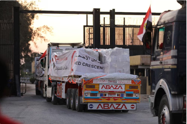 Inicia ingreso de ayuda humanitaria a Gaza en medio de crisis acelerada