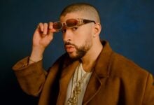 Organización animalista denuncia a Bad Bunny por el uso de gallinas en sus conciertos
