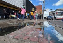 Reportan desborde de aguas servidas la avenida Juncal