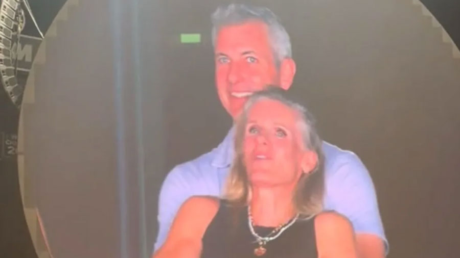 Coldplay reveló accidentalmente a una pareja de infieles en pleno show