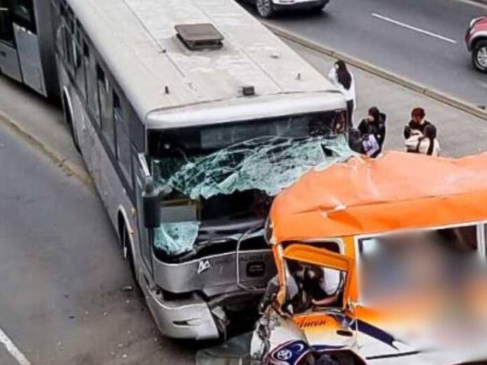 Perú: Accidente de autobús causa tres víctimas mortales y 17 lesionados en Lima