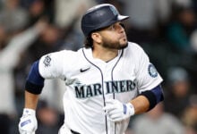 Eugenio Suárez vuelve a vestir el uniforme de los Marineros