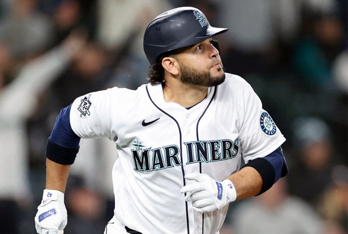 Eugenio Suárez vuelve a vestir el uniforme de los Marineros
